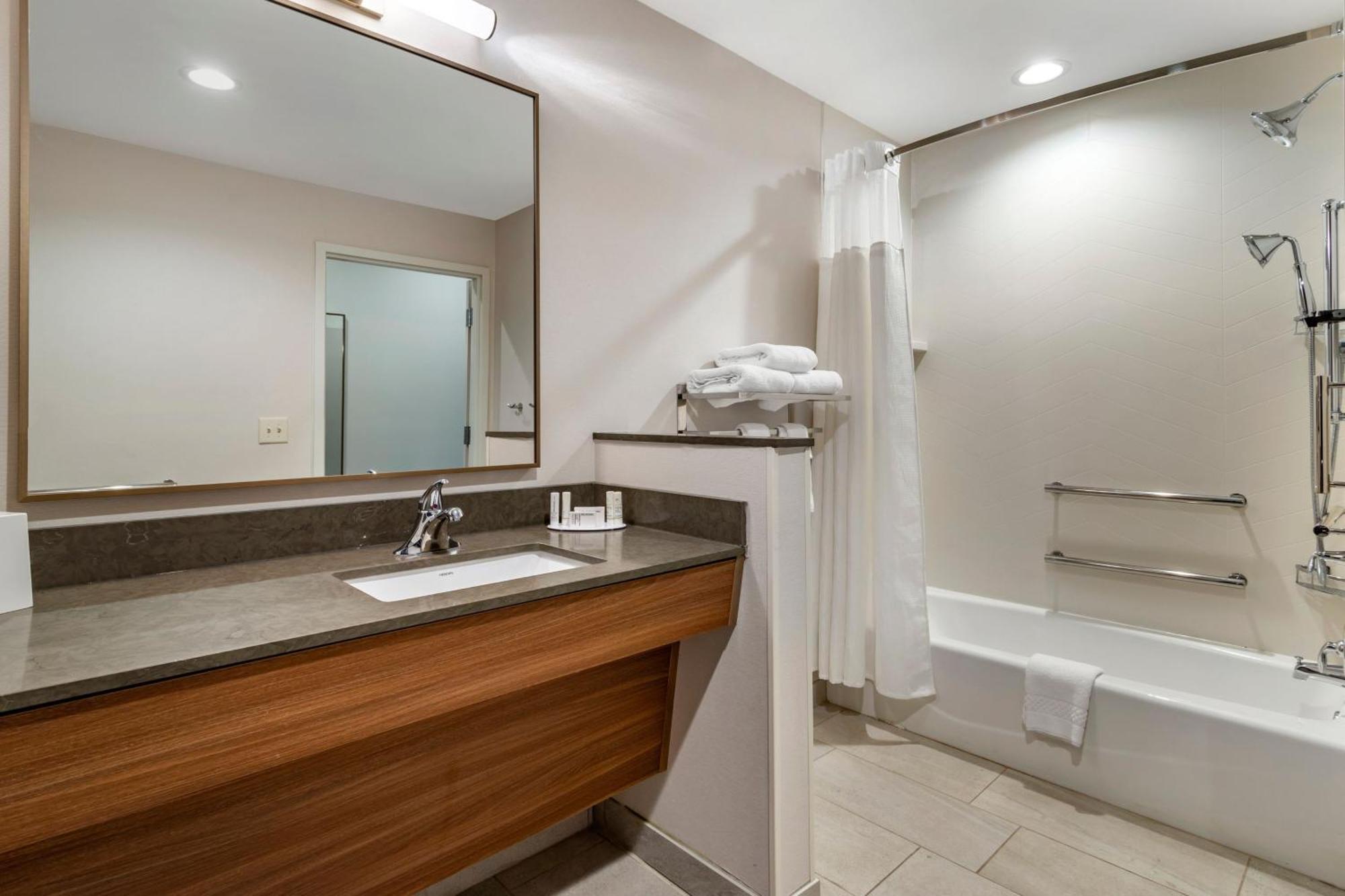Fairfield Inn & Suites By Marriott Helen Exterior photo